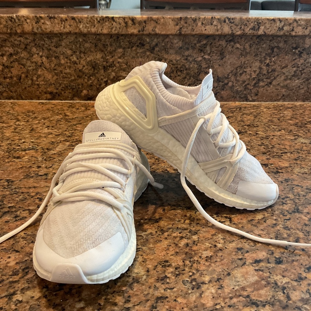 ADIDAS BY STELLA MC CARTNEY WHITE SNEAKERS SIZE 6 ***. $20